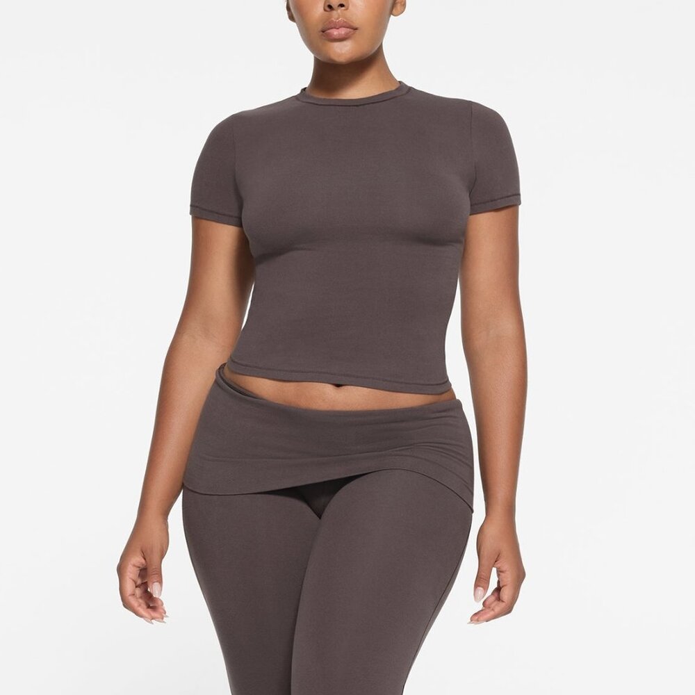 NWT SKIMS Cotton Jersey T-Shirt in Color Iron